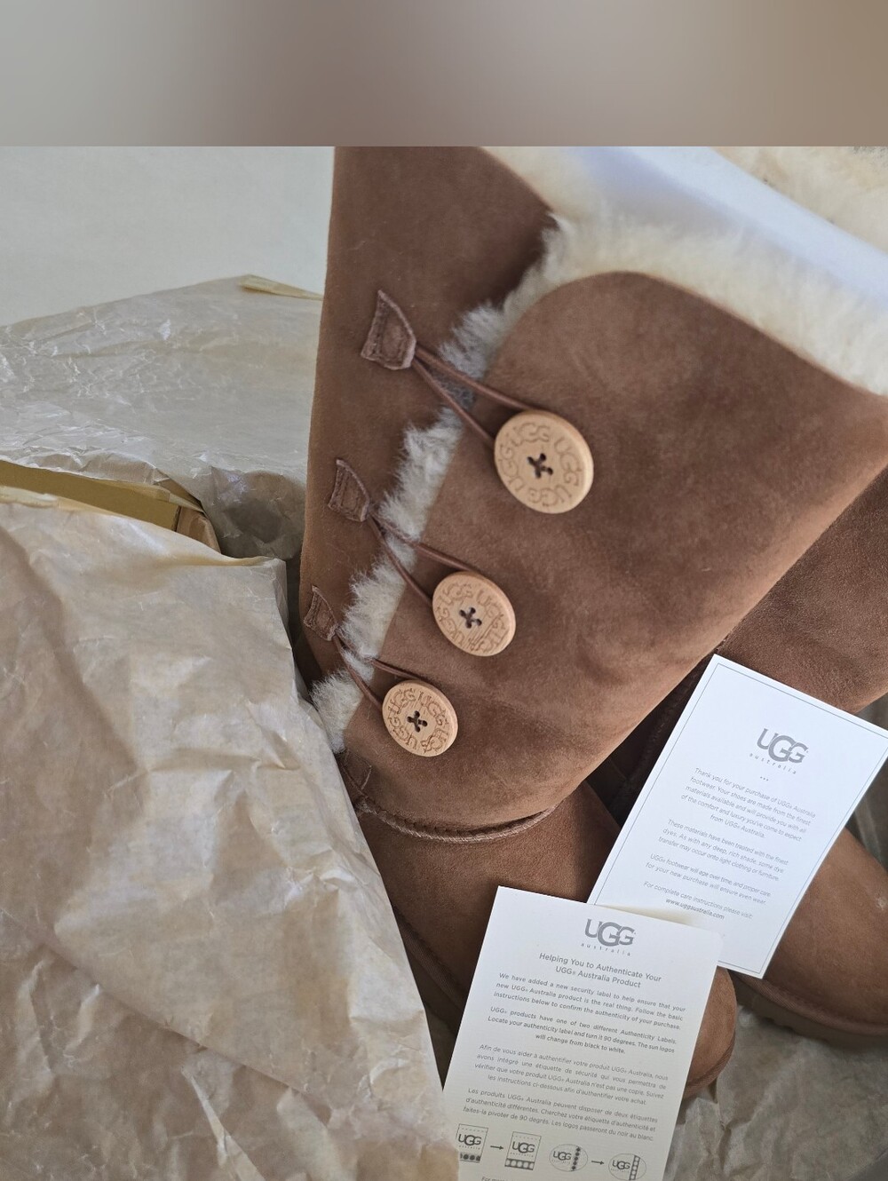 Authentic The UGG Bailey Button Triplet 1873 in chestnut US 7 $220 - Picture 3 of 8